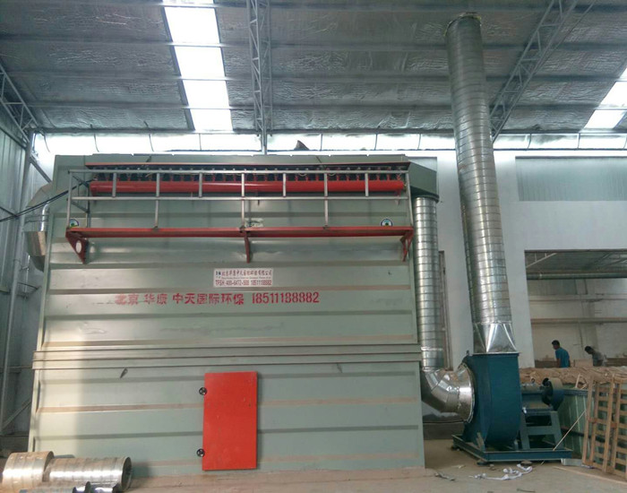 我公司為家具廠設(shè)計(jì)、制作的<strong>大型脈沖袋式除塵器</strong>